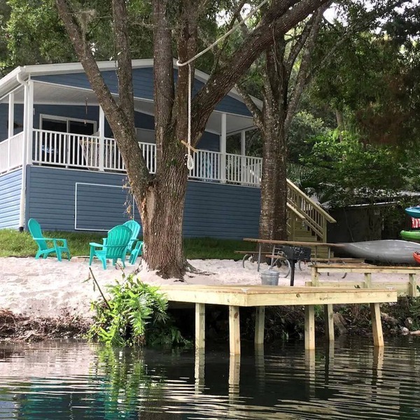 Riverfront Cottage with Nice Vistas in Weeki Wachee, Florida