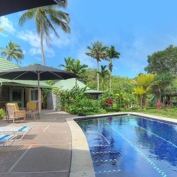 Riverfront estate, walking distance to everything, free WIFI, family friendly!