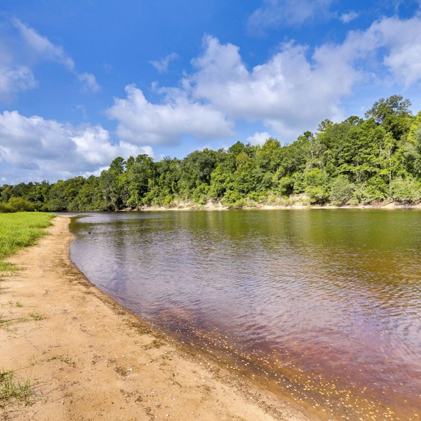 Riverfront Florida Escape w/Grill & Fire Pit!