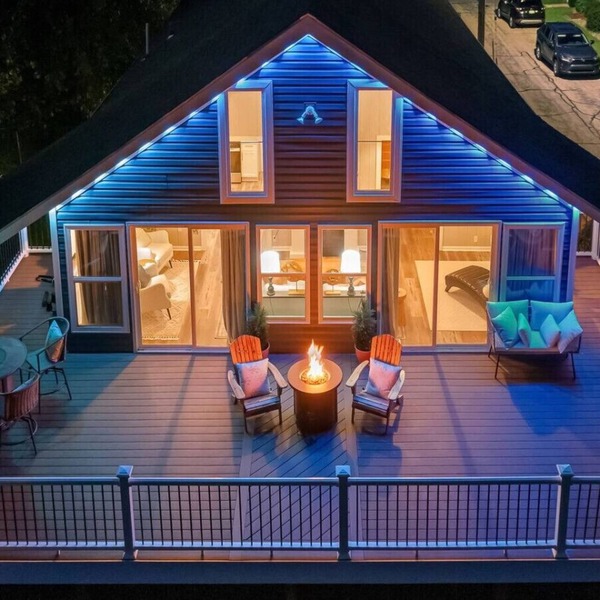 Riverfront Gem. Near RMU, Fire Pit, BIG Yard and Deck