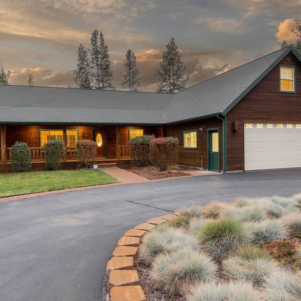 Riverfront, Hot Tub,Paddle Boards,Canoe,Ping-Pong, Billiard,near Sunriver Resort