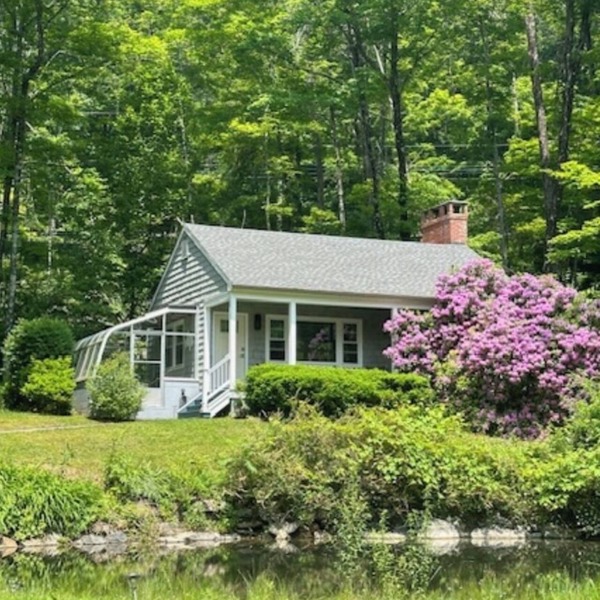 Riverfront Paradise with Stylish Cottage