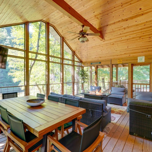 Riverfront West Virginia Cabin w/Screened-In Deck