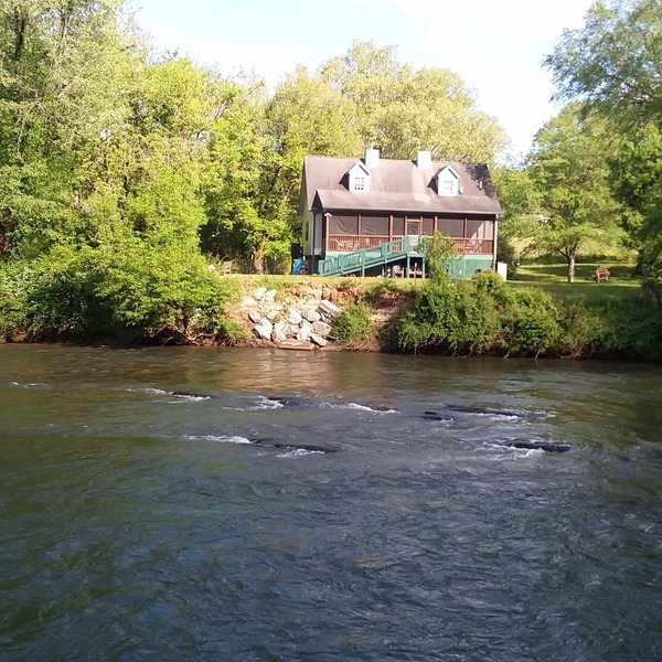 RiverFront, WI-FI/Cell, Pet Friendly, Folk School
