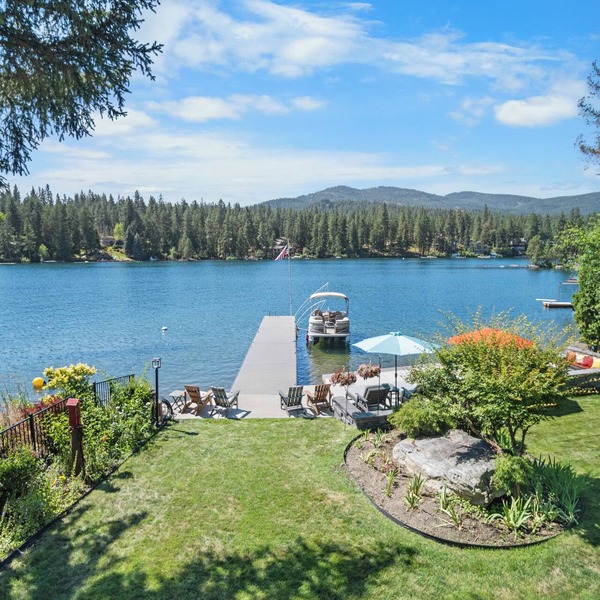 Rivers Edge Retreat, Luxury Waterfront Estate, Private Dock, Fire pit, Swimming