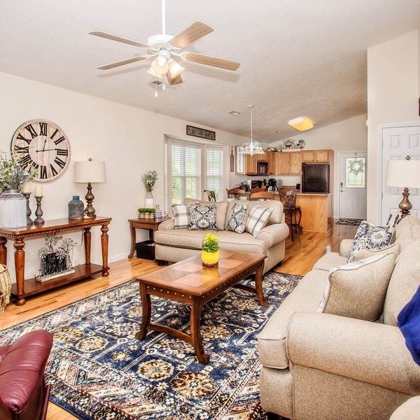 Riverside Haven. Easy Drive. Minutes to It All!