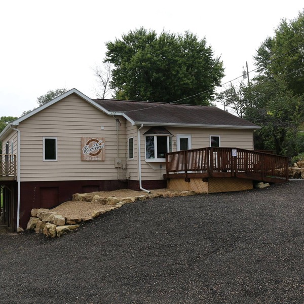 Riverview Getaways (only 13 miles to La Crosse WI or Iowa border)