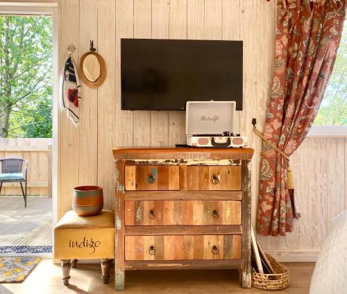 Robin Cabin with hot tub