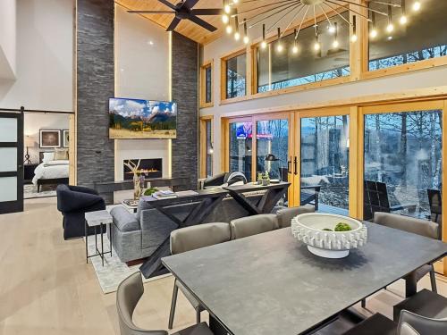 Rockledge - Dandelion - private, lakeside community docks, view of Fontana Lake