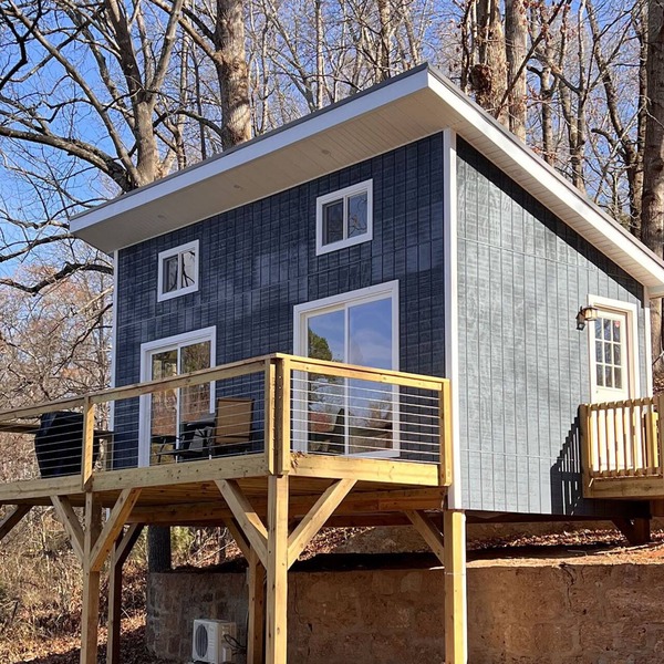 Rockwall Cabin on the Pond! Cool spot, 10 minute drive to Hickory.