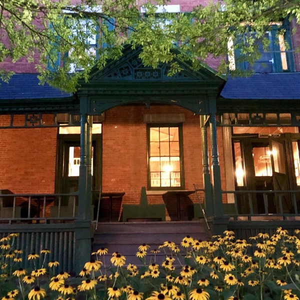 Rogues' Harbor Inn