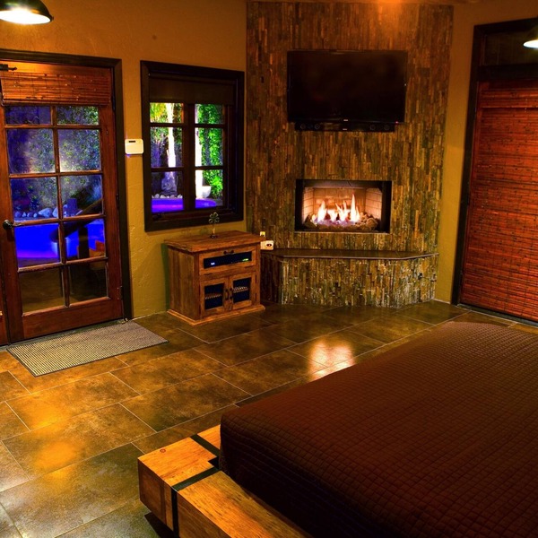 ROMANTIC GETAWAY FOR 2! NOTHING ELSE LIKE THIS IN THE ENTIRE VALLEY!