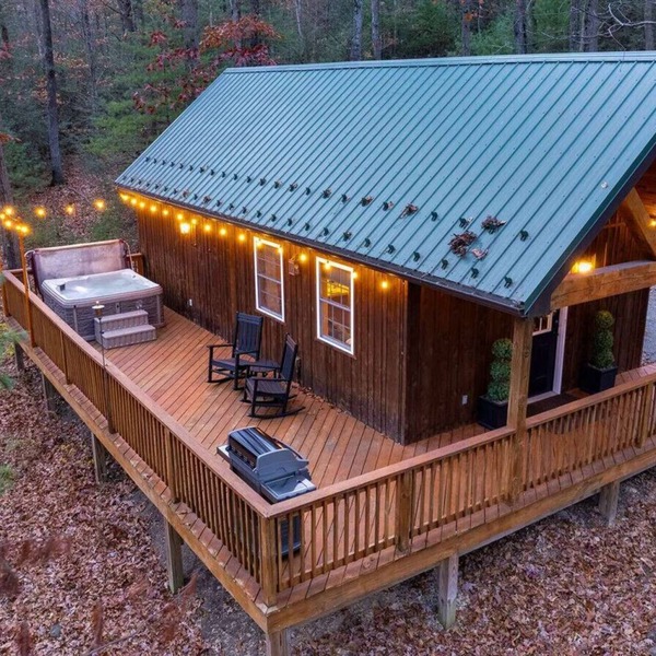 Romantic Getaway | Hot Tub, Fire Pit, Ping Pong