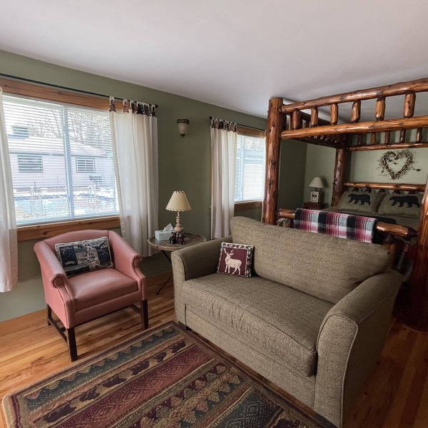 Romantic, Large Studio with Rustic Queen Size Bed and Decor