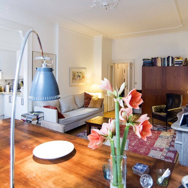 Romantic, luxurious, situated near the cultural highlights of Amsterdam