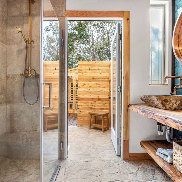 Romantic Luxury Retreat-hot/cold pool & sauna