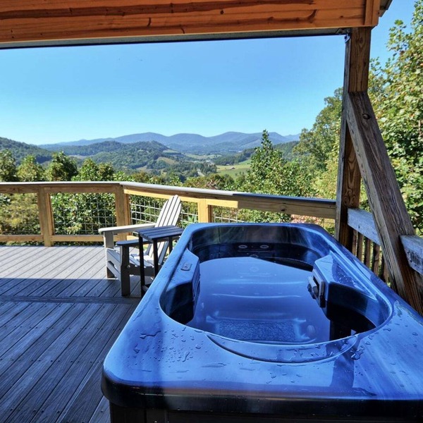 Romantic Mountain Retreat-Hot Tub- Mountain Views