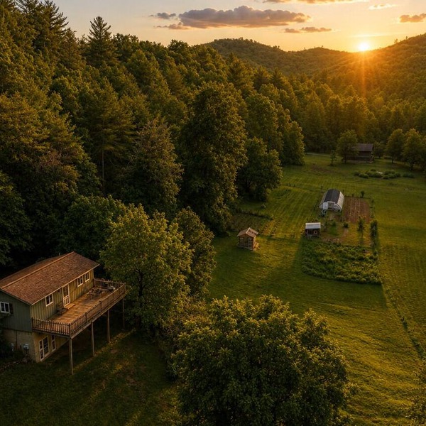 Romantic Mountain Cottage Near Boone