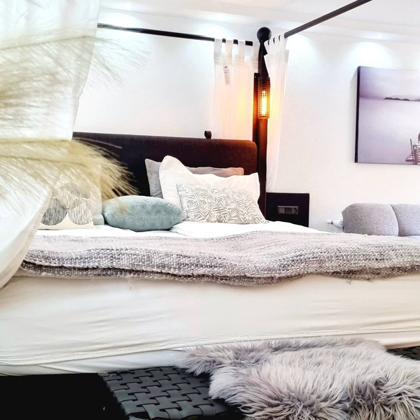 Romantic Neptun Studio-apartment with canopy-bed and green terrace.