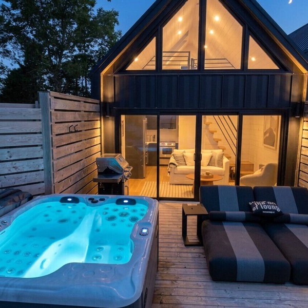 Romantic Oceanfront Retreat - Hot tub