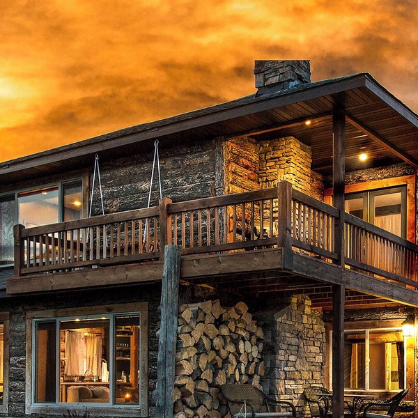 ROMANTIC PARADISE Getaway Mountain Views & HOT TUB!