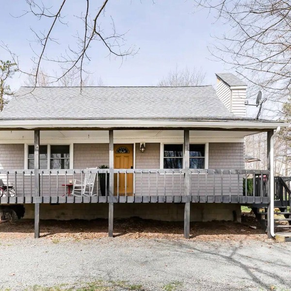 Romantic Pet Friendly Cottage