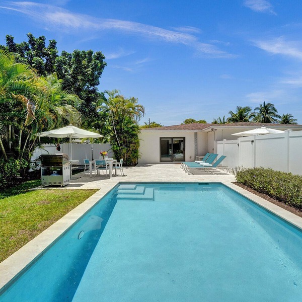 Romantic Retreat w/Private Pool. Near Las Olas