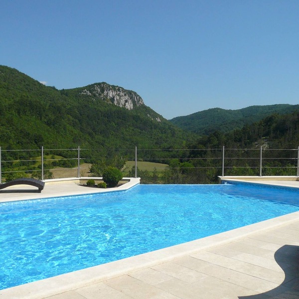 Romantic-serene villa - heated swimming pool and superb view of the valley