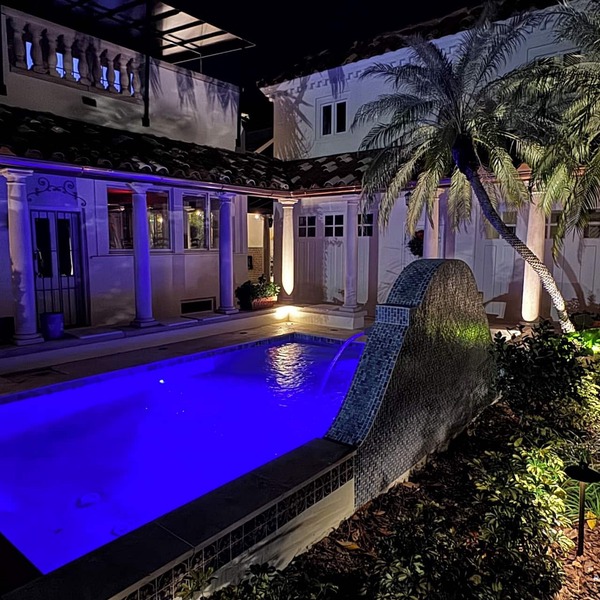 Romantic Spanish Casa and Carriage House and luxury pool escape