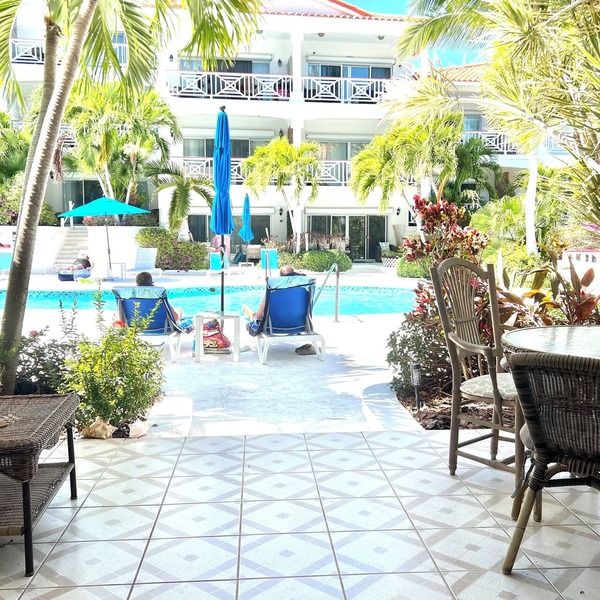 Romantic Stay Easy Access to Pool