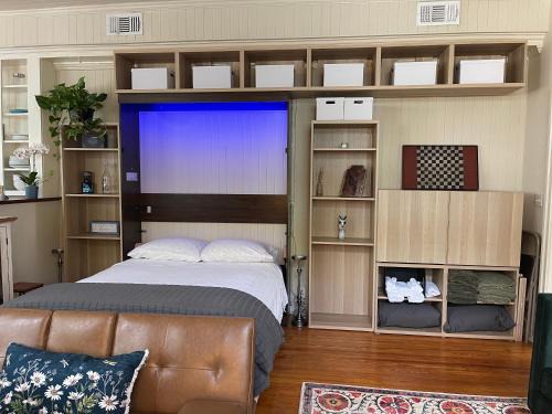Romantic Studio Apt in Historic Downtown Savannah