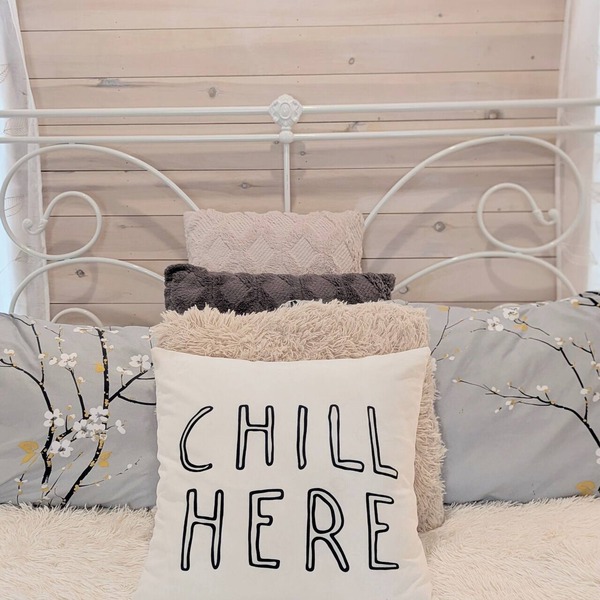 Romantic Tiny Cottage w/Hot Tub & Fire Pit – Sunset Cottage #2