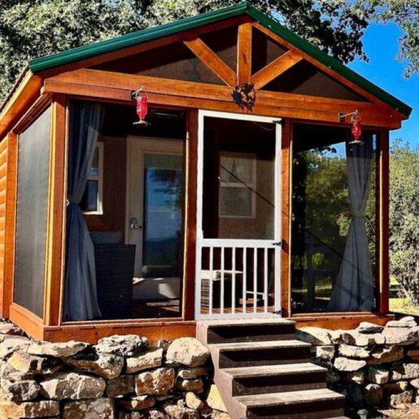 Romantic Tiny Cabin Farm Stay with Jacuzzi Tub