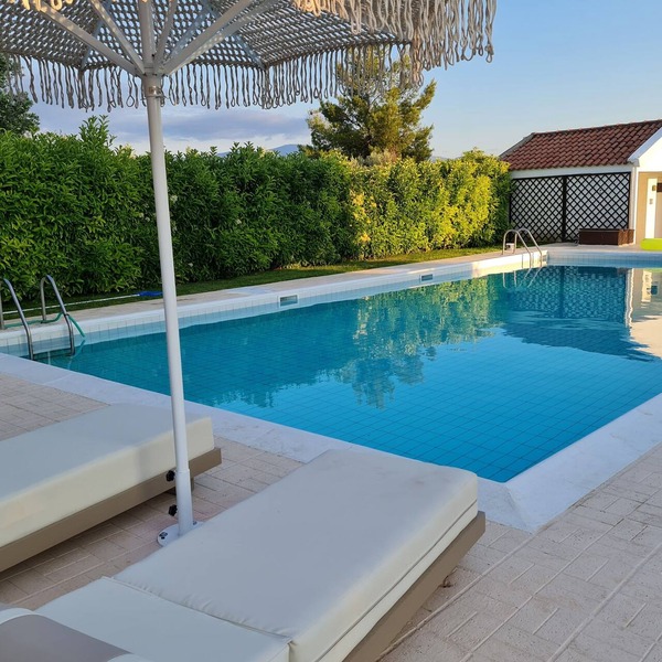 Romantic traditional Villa with huge garden, swimming pool, basketball court etc
