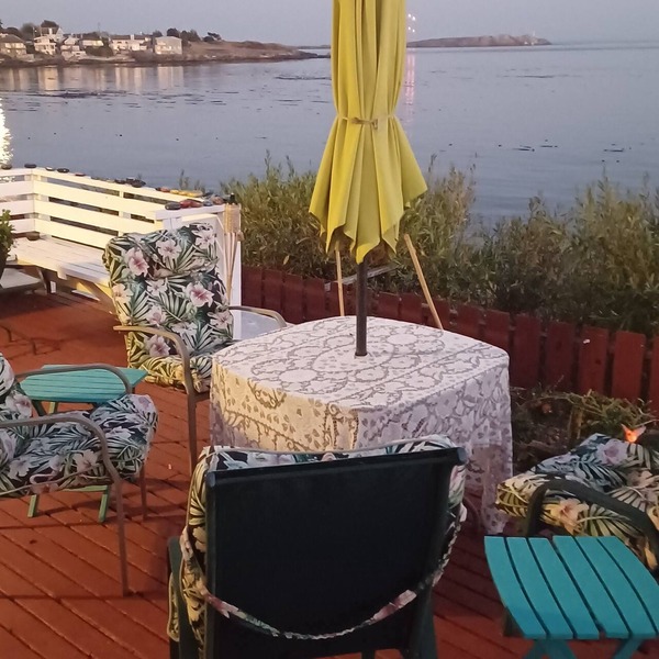 Romantic Waterfront apartment. Sunrises/Sunsets from Deck.