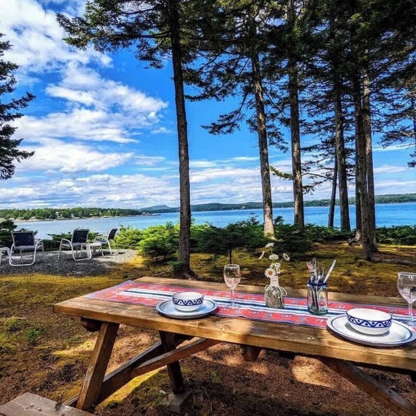 Romantic Waterfront Cottage w/Private Beach & Fire Pit