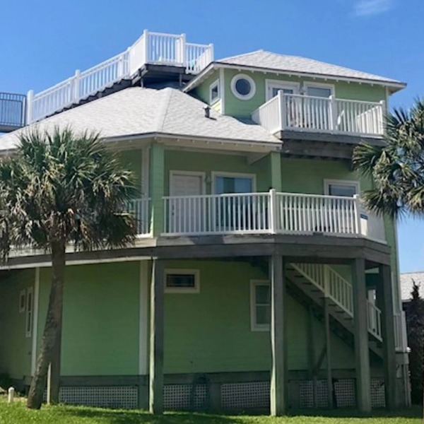 Rooftop Deck, Views, Beach Walkover,Pet Friendly, Heated Community Pool LOCATION