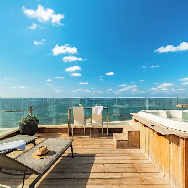 Rooftop Jacuzzi Penthouse by Sea N' Rent