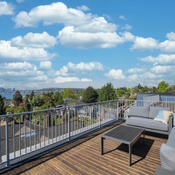 Rooftop Patio with Waterview, Private Garden & Grill 3BR 3BA- Modern Cityscape