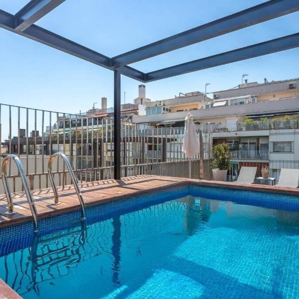 Rooftop Pools Apartment, by Old Town!
