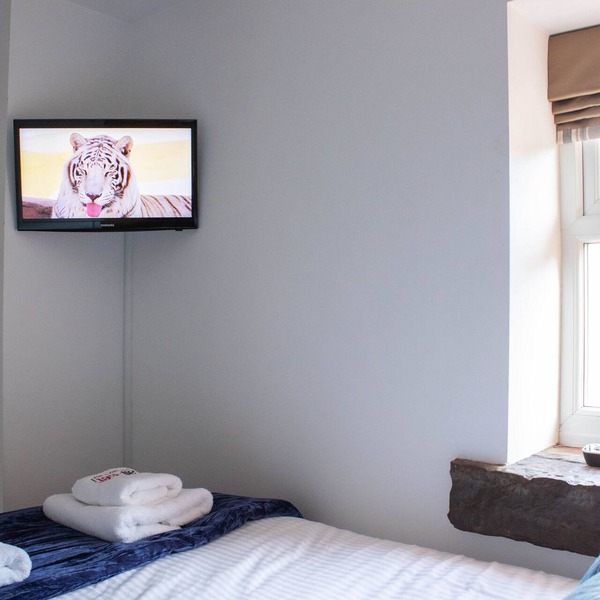 ROOFTOP TERRACE 2 BED 2 BATH DUPLEX APARTMENT IN LYMM VILLAGE CENTRE!