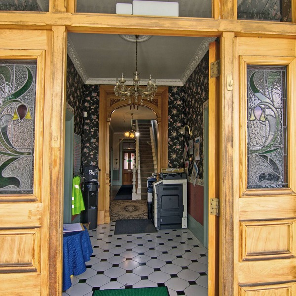 Room for everyone .comfortable beds for large groups