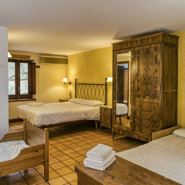 Room 'Xaloc' with Shared Pool, Wi-Fi and Air Conditioning