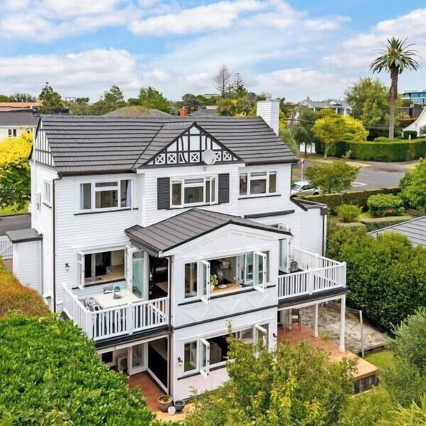 Rose Cottage – Where Charm Meets Coastal Sophistication.
