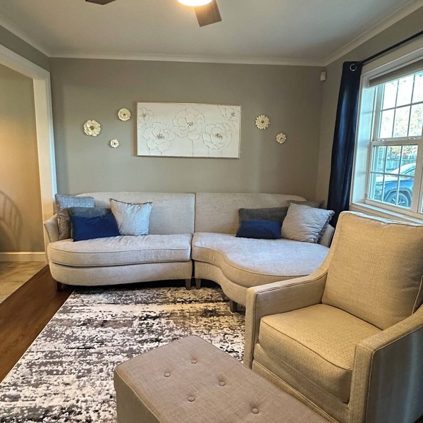 Rose District 2-bedroom Cottage in welcoming Broken Arrow walk to the venues