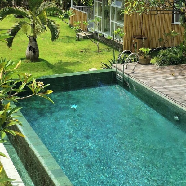 Rumah Putih – Great Value Beachfront 1BR with Pool & Garden
