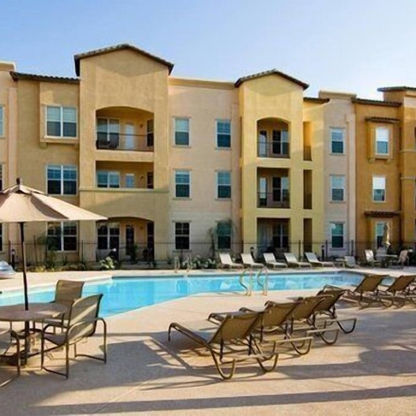 Rustic 2 Bedroom Condo minutes away from the Arizona Lifestyle.