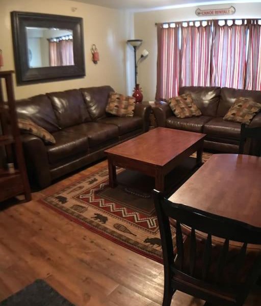 Rustic 2 BR Mountain View-walk to resort