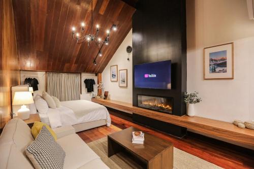Rustic Cabin Flat at China Town 2min walk to MRT
