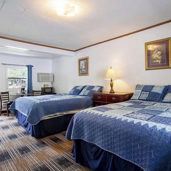 Rustic Charm & River Views In Your Nature-Ready Room For Mountain Stays